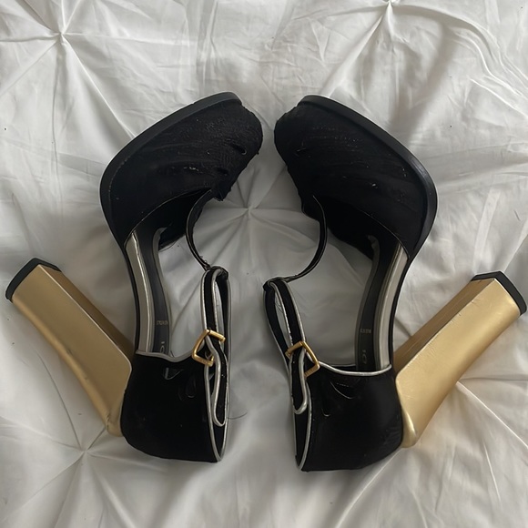 Fendi T strap suede black pumps - Picture 8 of 9